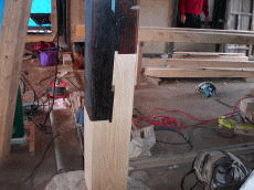 大黒柱ケヤキ材に栗材を尻挟みで接続（240×240）