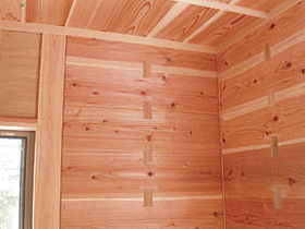 スギ厚板とダボで製作した壁